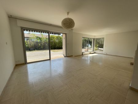 Castelnau-le-lez - Villa T6 - 196.48m² - Photo 2