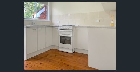 Cute 2 bedroom brick home - Photo 5