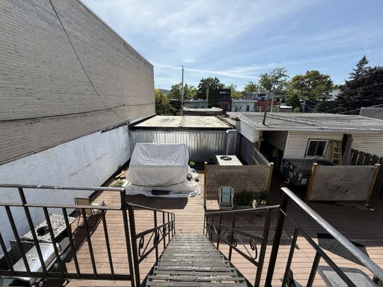 Appartement d’une chambre semi-meublé à Mont-Royal - Photo 1