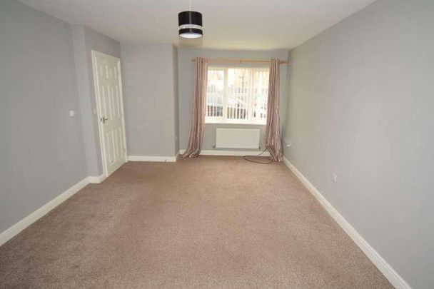 St James Gardens, Barrow-in-furness, Cumbria, LA14 - Photo 1