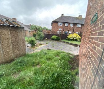 5 bedroom semi-detached house to rent - Photo 2