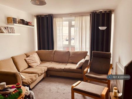 2 bedroom flat to rent - Photo 2