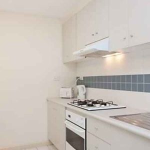 2 Bedroom Apartment - Photo 2