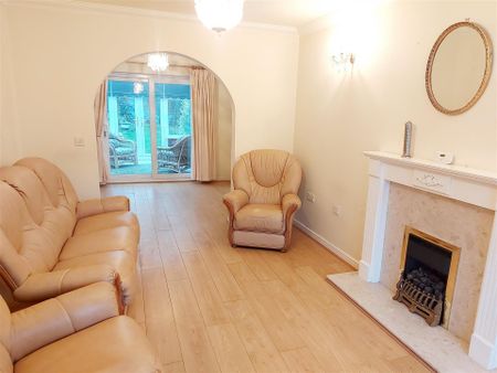 3 bedroom Detached house to rent - Photo 3