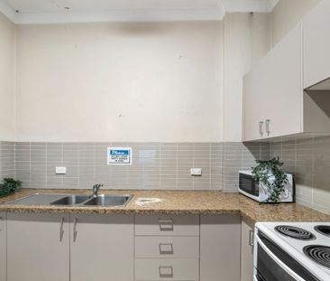Redfern - Photo 1