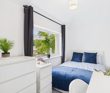1 bedroom in a house share to rent - Photo 2