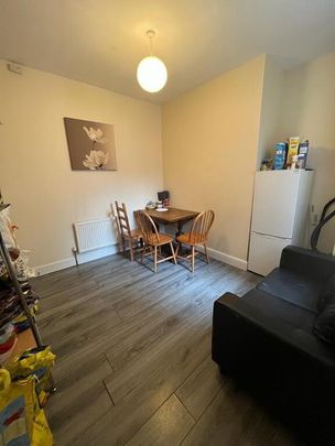 Tates Avenue, Room 3, All Bills Included, Belfast, BT9 7BY - Photo 1