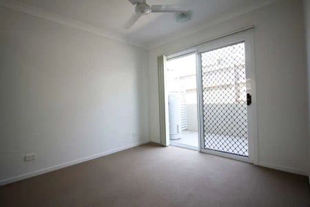 “MODERN LIVING AND WALKING DISTANCE TO PA HOSPITAL” - Photo 3