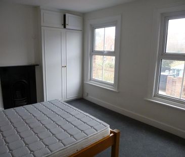 4 bedroom terraced house to rent - Photo 2