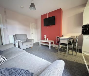 4 bedroom terraced house to rent - Photo 6