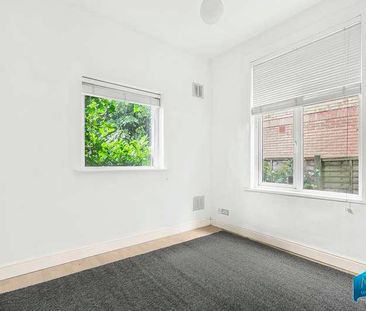 Woodside Park Road, North Finchley, London, N12 - Photo 4