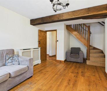 2 bedroom mews to rent - Photo 1