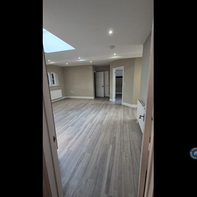 1 bedroom in a flat share to rent - Photo 1