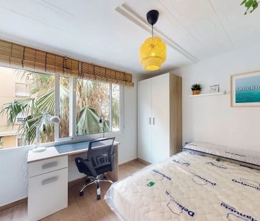 Carrer de Rodrigo de Pertegás, Valencia, Valencian Community 46023 - Photo 2