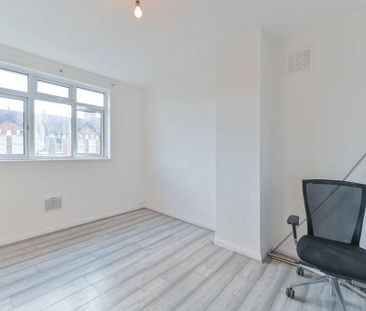 3 bedroom end of terrace house to rent - Photo 4