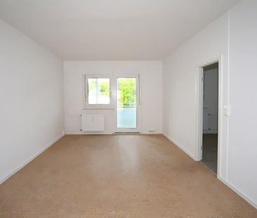 Schöne 3-Raumwohnung mit vollverglastem Balkon - Foto 1