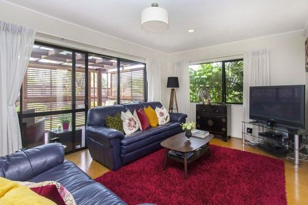 3 Bedroom House in Botany Downs - Photo 4