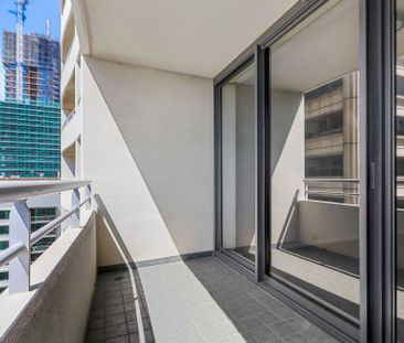 Spacious 1 Bedder in the Forum - Photo 6