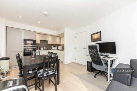 2 bedroom flat to rent - Photo 2