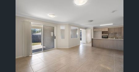 READY FOR SUMMER - AIR CON IN MAIN BEDROOM + LIVING AREA - Photo 3