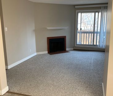 Hearth Manor - Photo 3