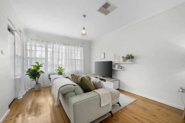 Fully Renovated Two Bedroom Unit - Walking Distance to Jetty Road - Photo 1