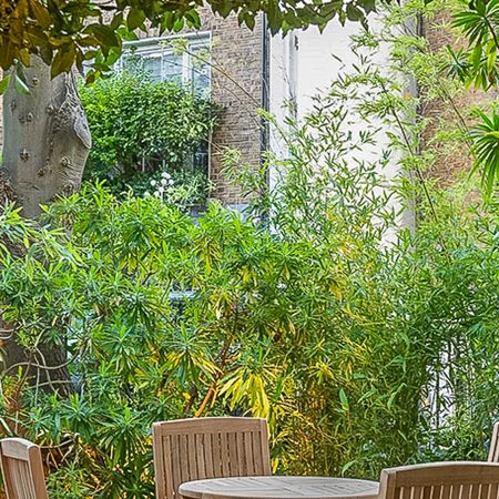 Fourth-Floor Studio Apartment – Hill Street, Mayfair, W1J 5LZ - Photo 3