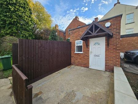 1 bedroom semi-detached house to rent - Photo 5