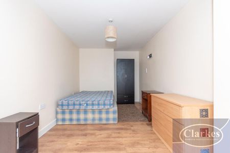 5 bedroom detached house to rent - Photo 2