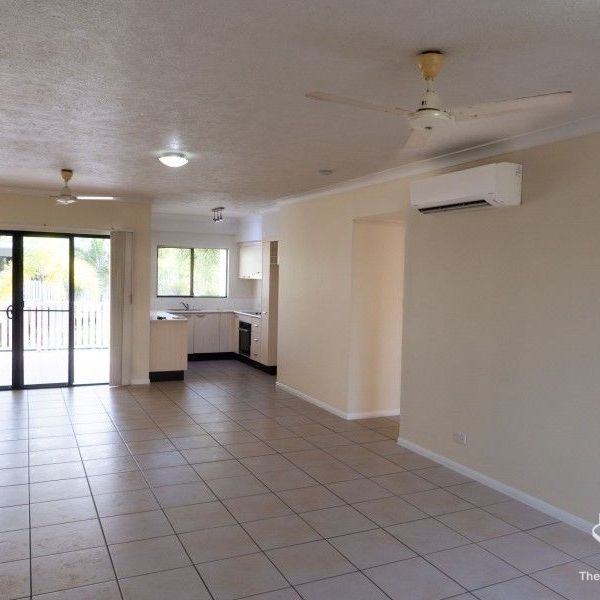 Spacious 2 Bed, 2 Bath Apartment, Pool, BBQ Area & Large Balcony - Photo 1