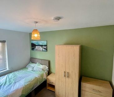 Modern Ensuite Room in Prettygate- Colchester - Photo 5