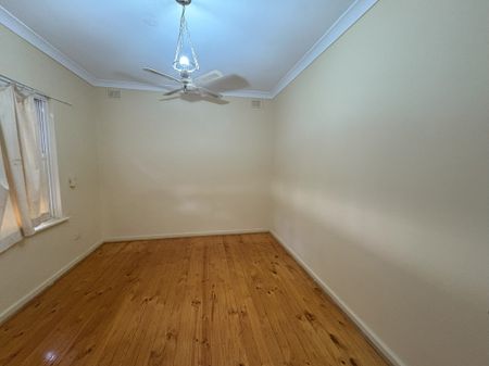 Spacious 3-Bedroom Family Home with Rumpus Room - Photo 2