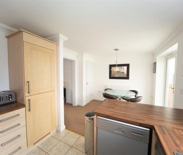House - Detached For Rent Wyncliffe Gardens, Cardiff - Photo 4