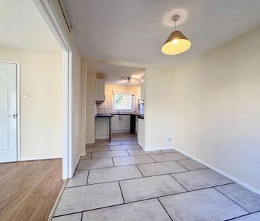 3 bedroom end of terrace house to rent - Photo 4