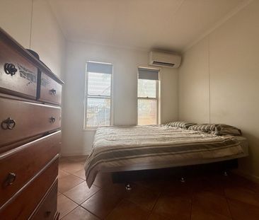 SPACIOUS 4x1 FAMILY HOME WITH POOL ON CORNER BLOCK! - Photo 3