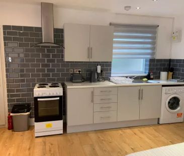 Studio to rent - Photo 3