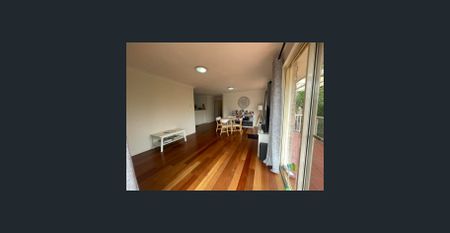 Renovated 2 Bedroom Apartment - Photo 2