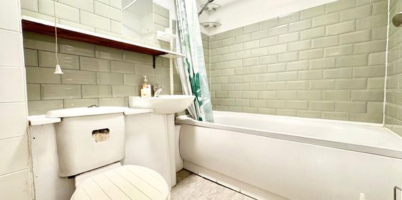 Westland Close, Staines-upon-Thames Westland Close, Staines-upon-Thames - Photo 3