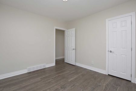 For Lease - 215 Oakridge Drive, Toronto, Ontario - Photo 4