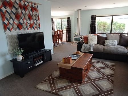 4 beds plus study 2.5 bath - Photo 2