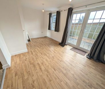 Town house to rent on - Photo 1