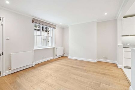 Beautifully finished throughout, this three bedroom townhouse is tucked away in a quiet Chelsea square. - Photo 4