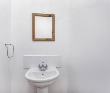 4 bedroom terraced house to rent - Photo 2