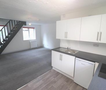 Priory Avenue, High Wycombe - Photo 2