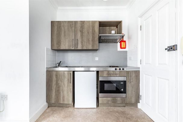 Studio to rent - Photo 1