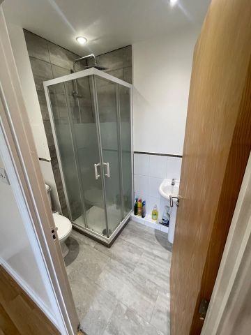 2 Bed Flat, Clarendon Court, SM4 - Photo 4