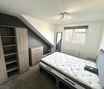 Stanhope Drive (room 5), Horsforth, Leeds - Photo 3