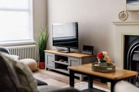 2 bedroom terraced house to rent - Photo 4