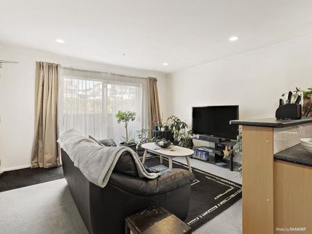 Charming 1-Bedroom Apartment Unit - Photo 2