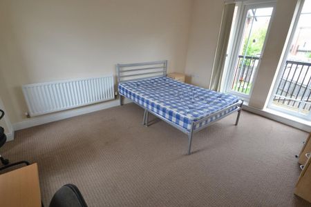 4 bedroom semi-detached house to rent - Photo 4